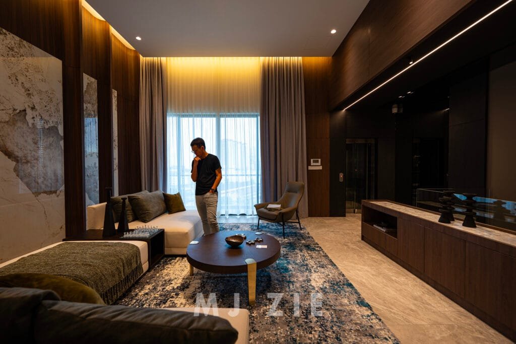 Hinai Heights - Showroom 18